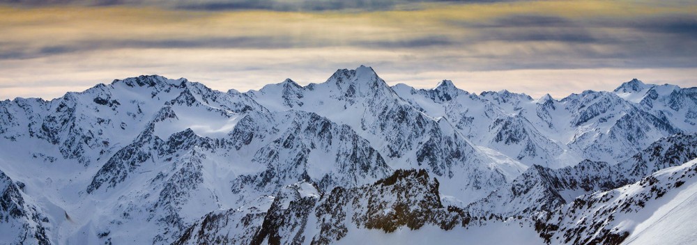 Gletscher-Skifahren auf 3000 Meter hohen Gipfeln
