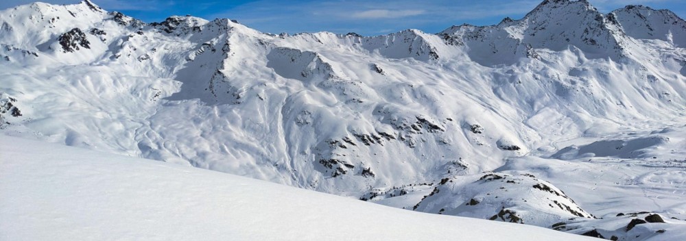 Skitouren rund um Piz Kesch, auf einer Höhe von 3418 m